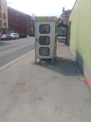 Eine Telefonzelle in der Stadt