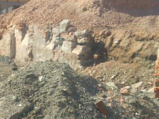 Baustellenschutt, Erde und Sand