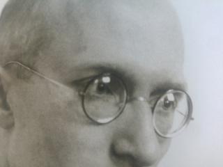 Mann mit Brille